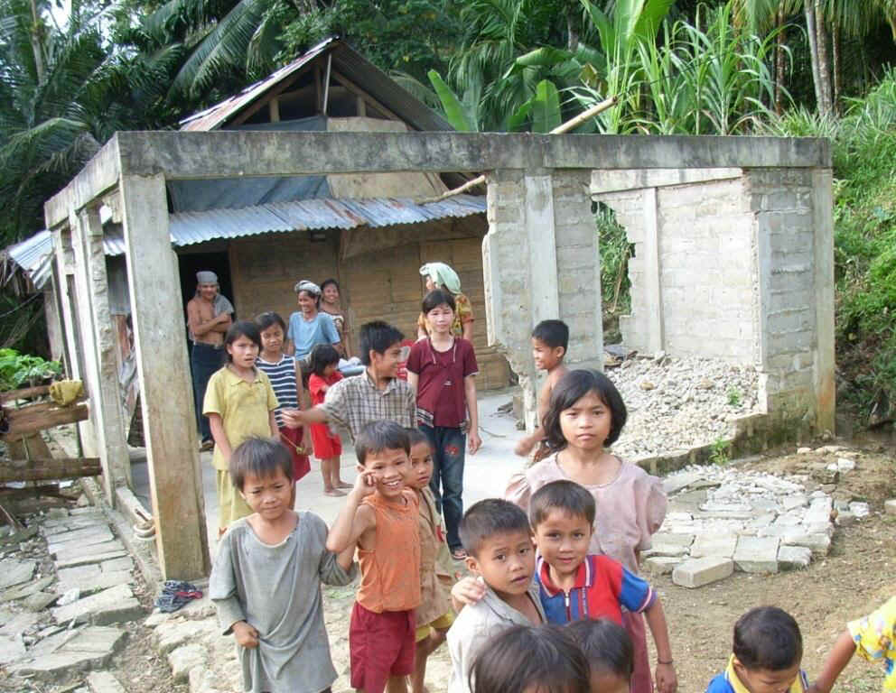 Earthquake damaged house, Uluidanoduo